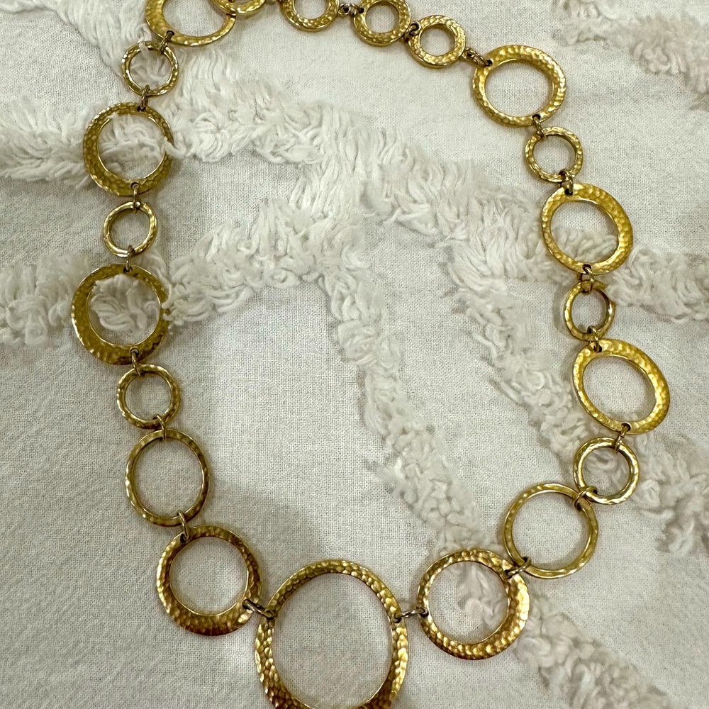 Gold circle necklace